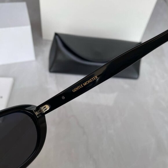Gentle Monster Black Oval Sunglasses Sleek Minimal Frame main image 9